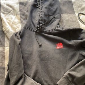 Supreme X TNF sweatshirt